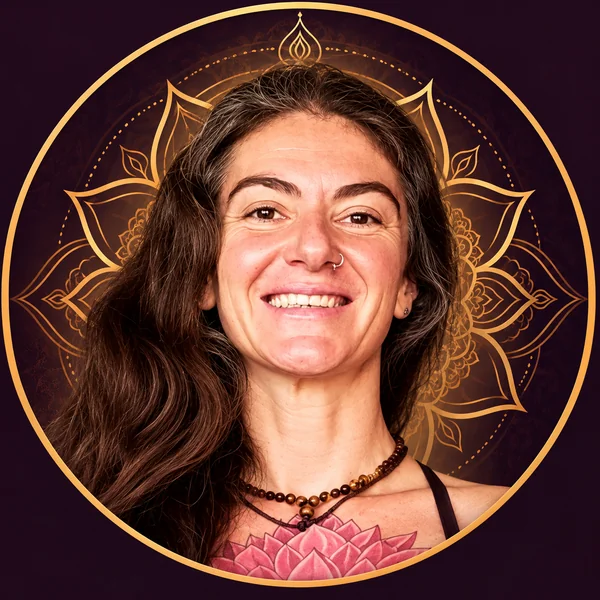 Prof. Marcella Zamarioli em prática de yoga